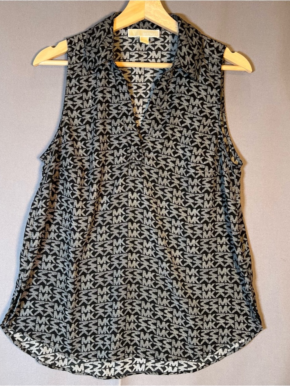 Michael Kors Black & Gray Sleeveless Logo-Print Collared Top Blouse